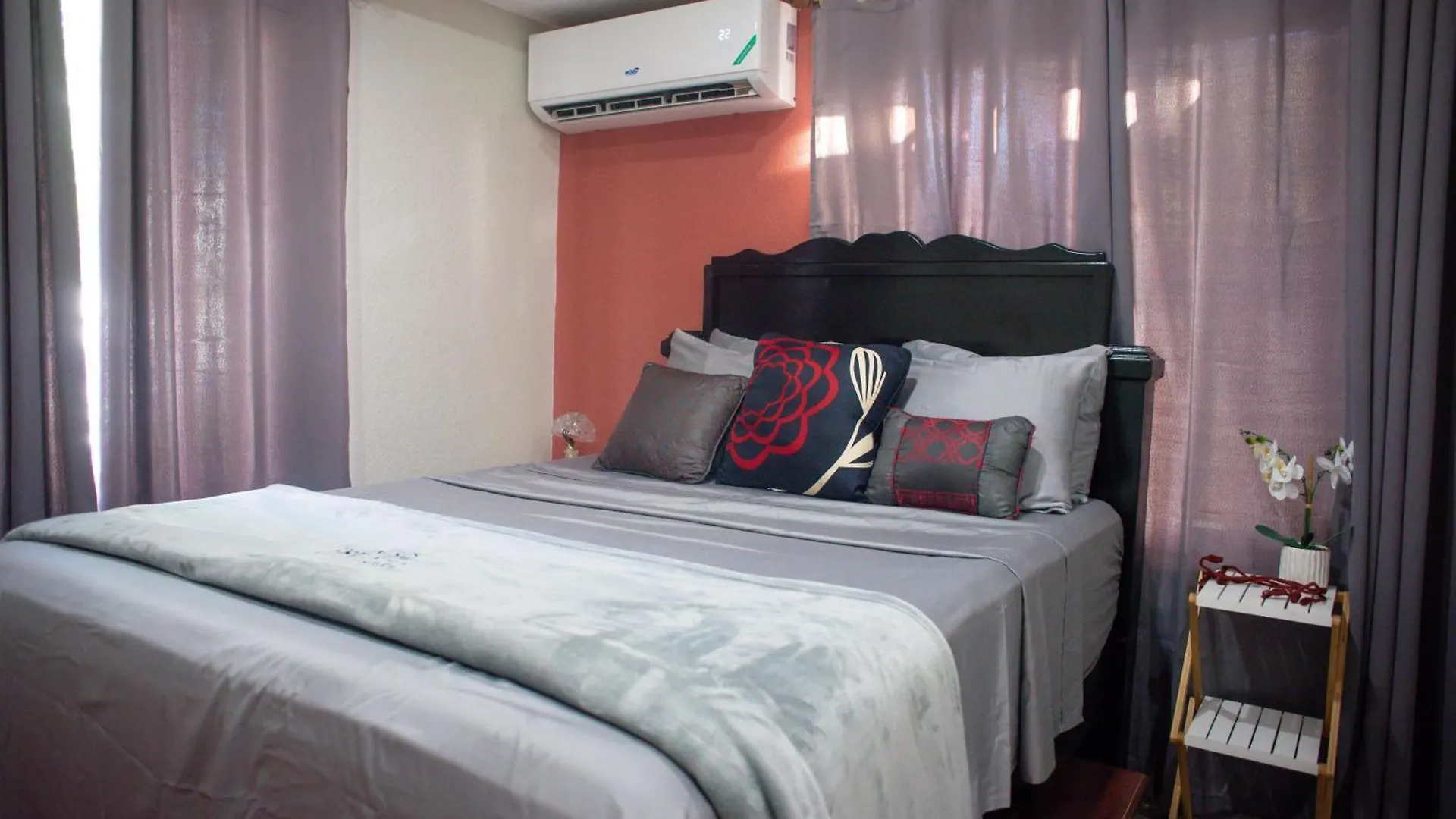Top Bay Apartments - All 5 Units Montego Bay