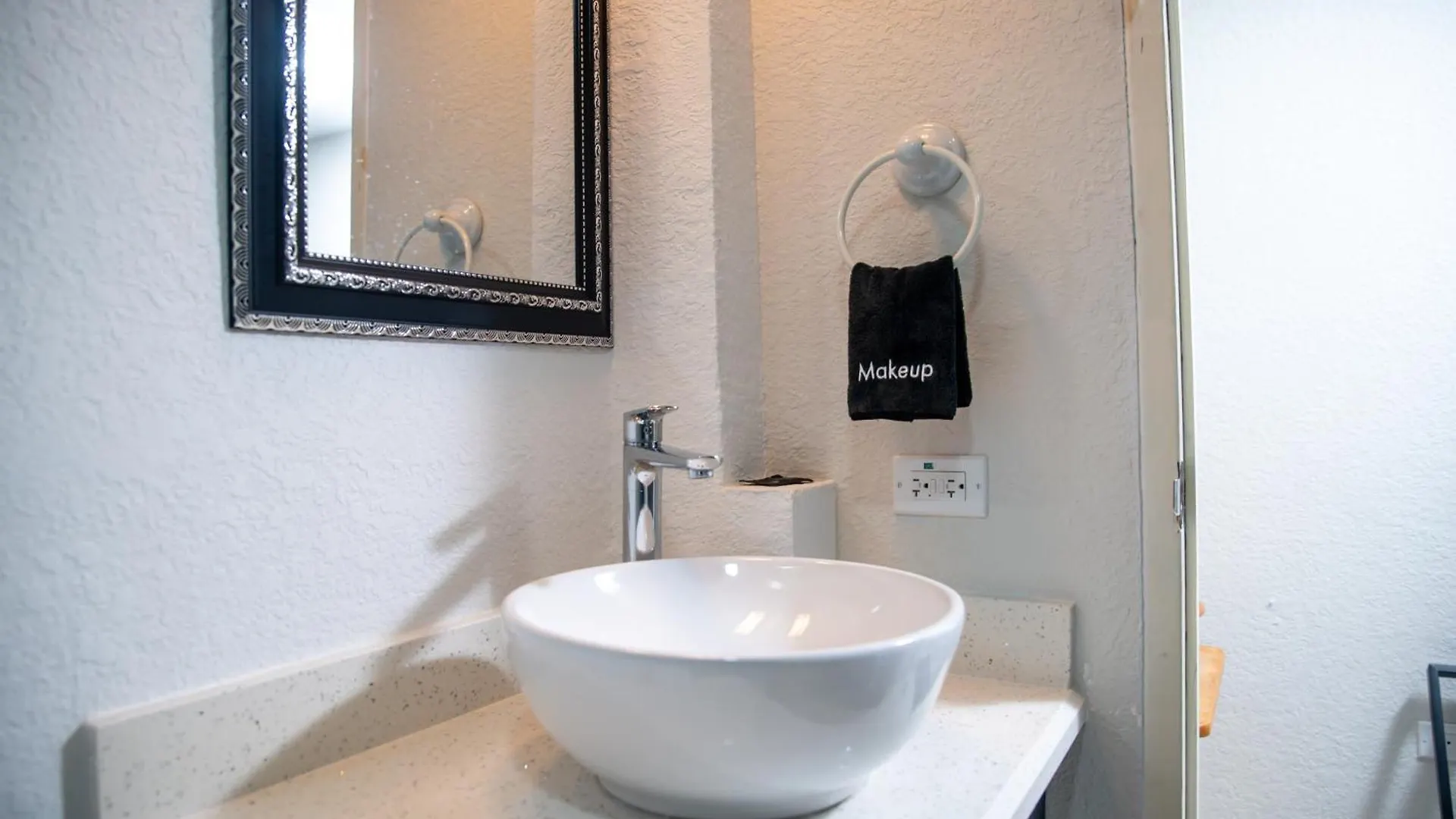 Top Bay Apartments - All 5 Units Montego Bay