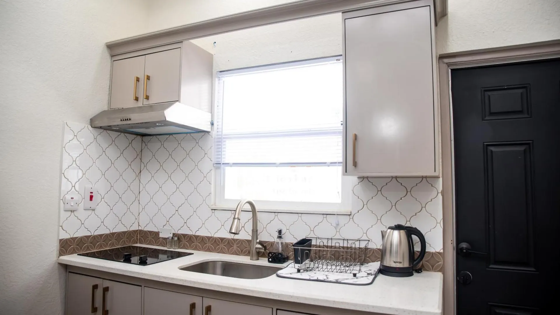 Top Bay Apartments - All 5 Units Montego Bay