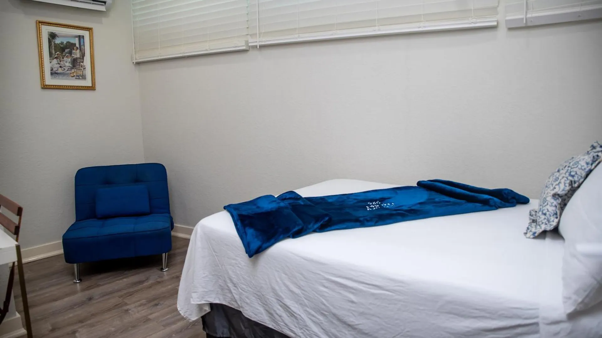 Top Bay Apartments - All 5 Units مونتيغو باي جامايكا