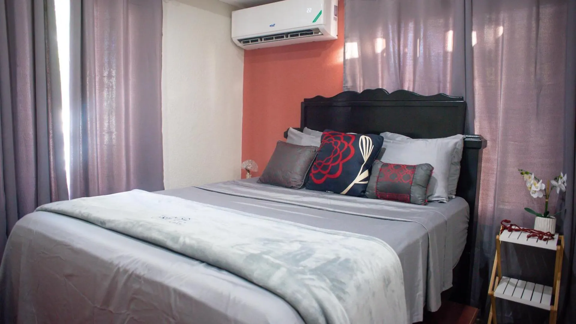 Top Bay Apartments - All 5 Units مونتيغو باي