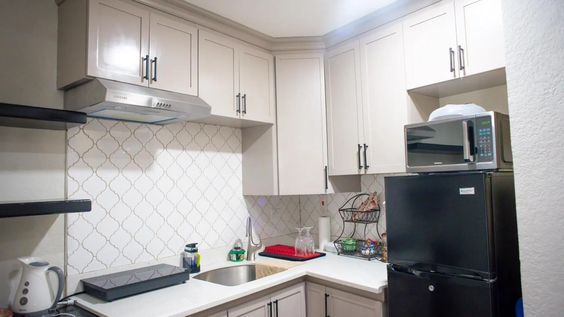 Top Bay Apartments - All 5 Units مونتيغو باي