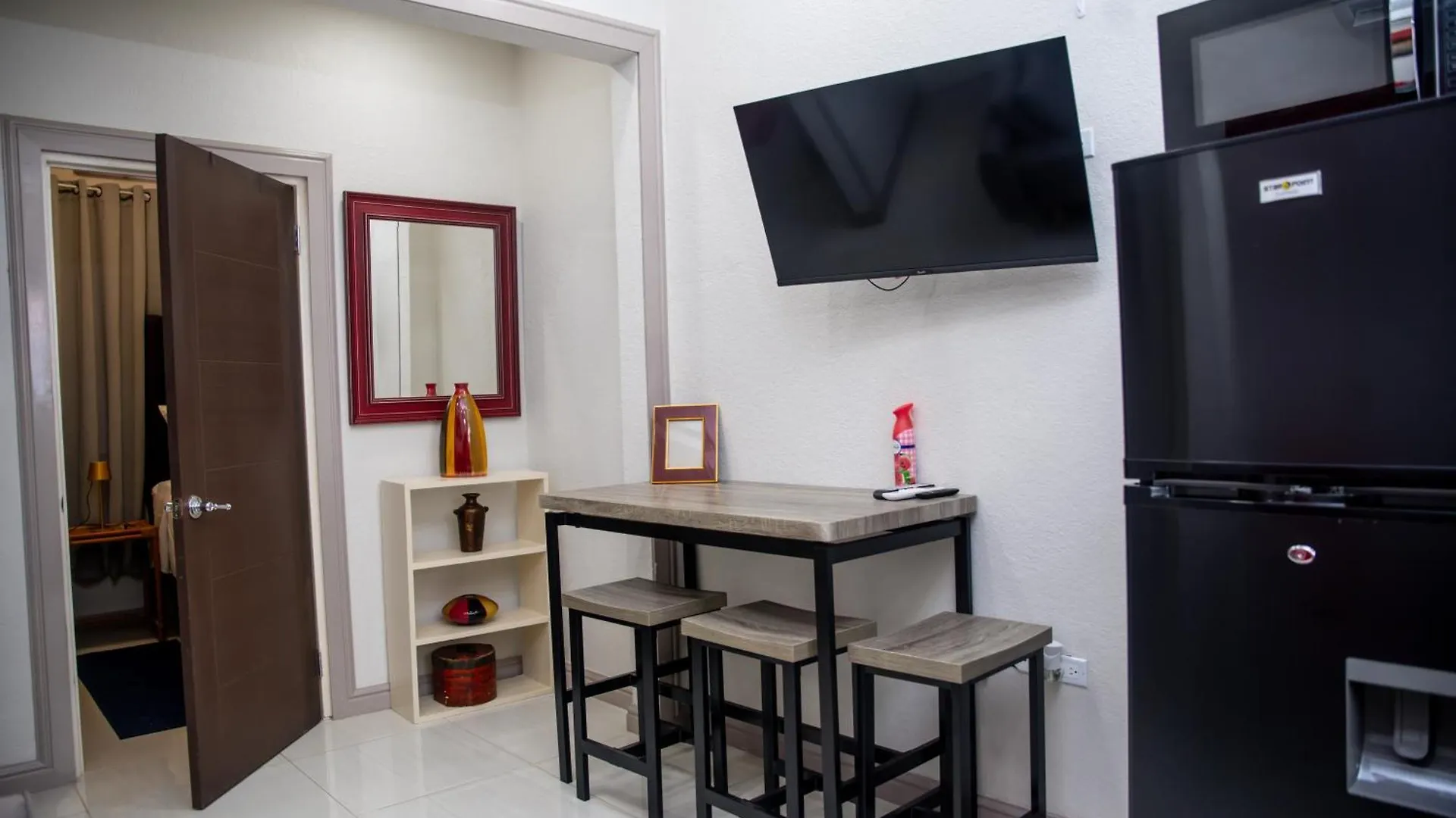 Top Bay Apartments - All 5 Units مونتيغو باي