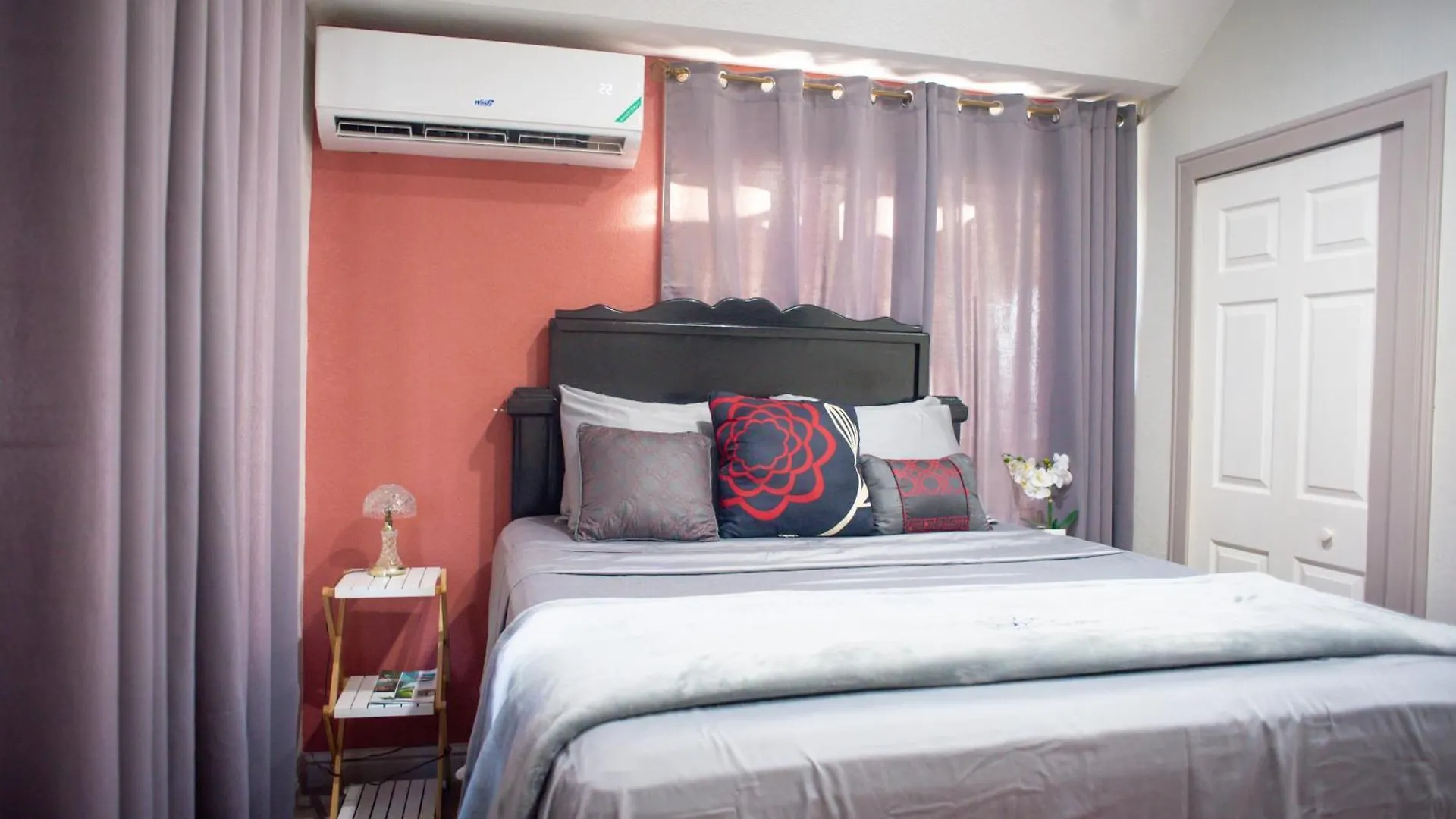 Top Bay Apartments - All 5 Units مونتيغو باي