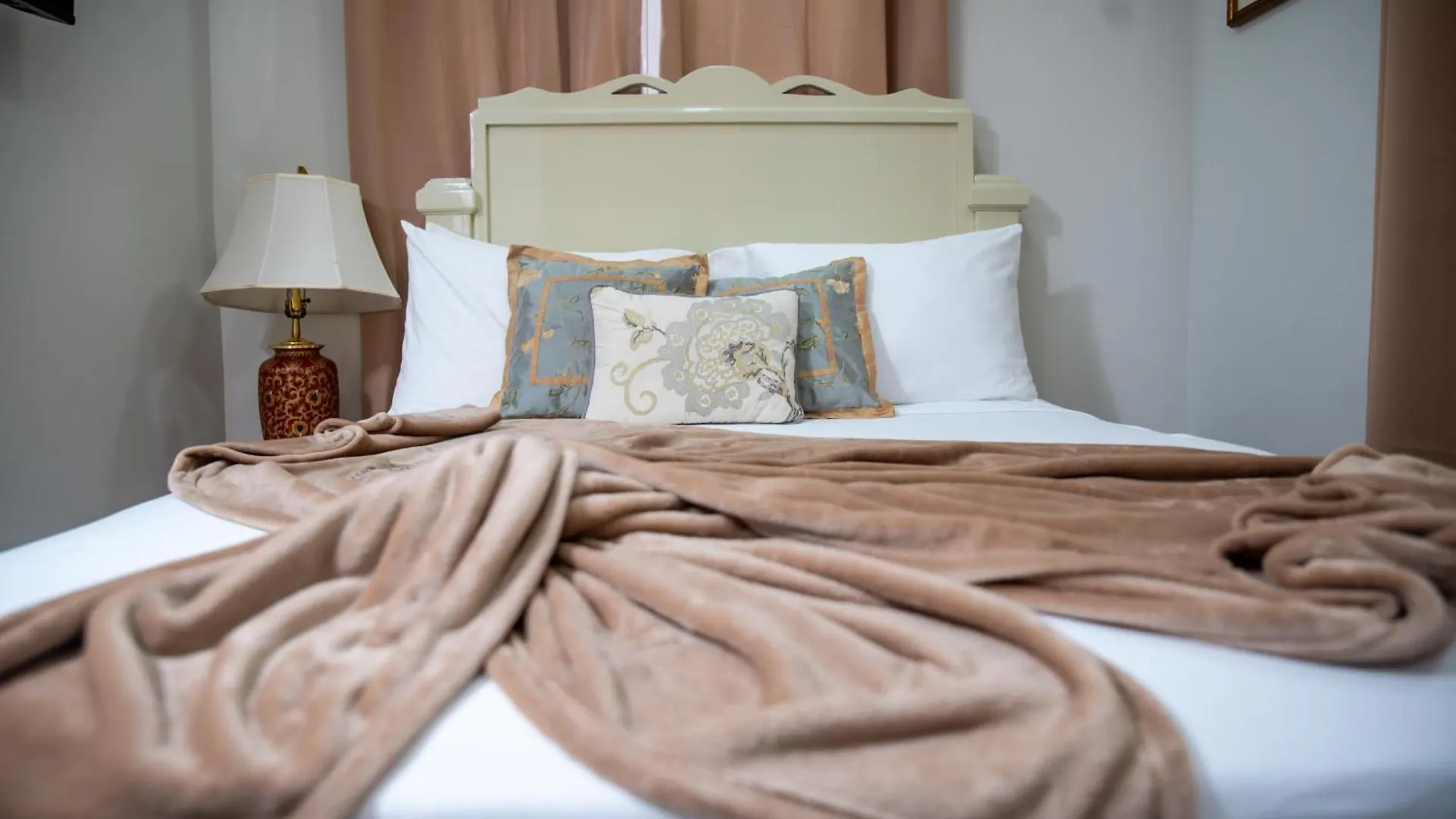 Top Bay Apartments - All 5 Units مونتيغو باي جامايكا