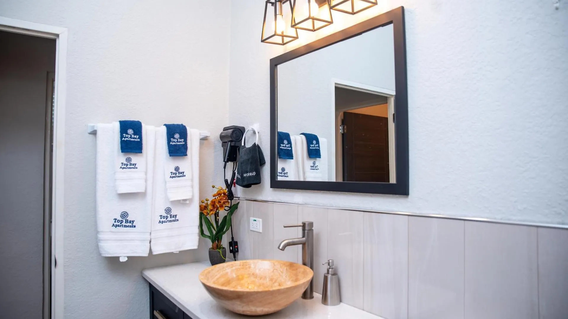 Top Bay Apartments - All 5 Units مونتيغو باي