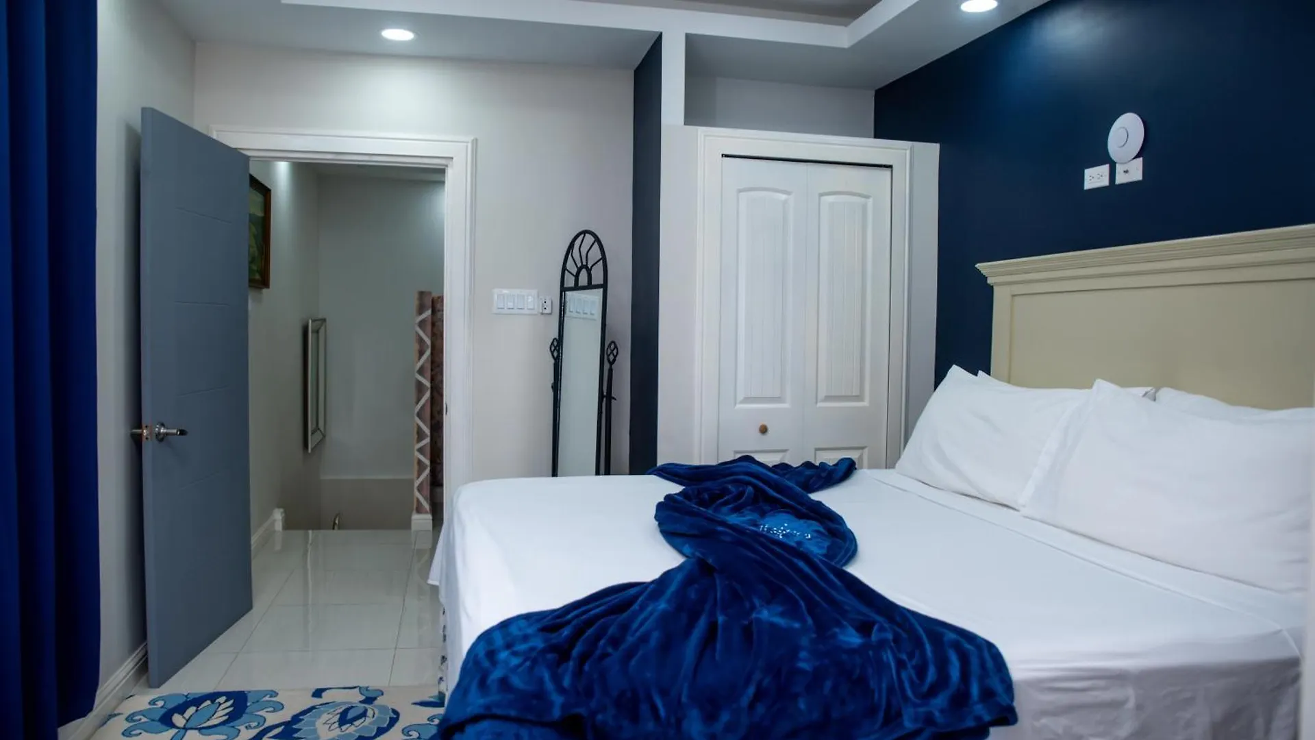 Top Bay Apartments - All 5 Units مونتيغو باي