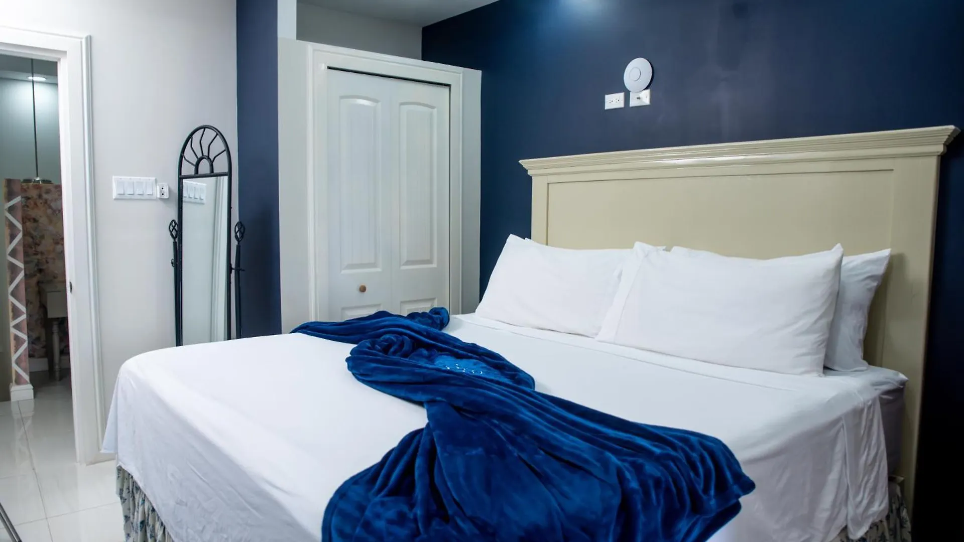 Top Bay Apartments - All 5 Units مونتيغو باي