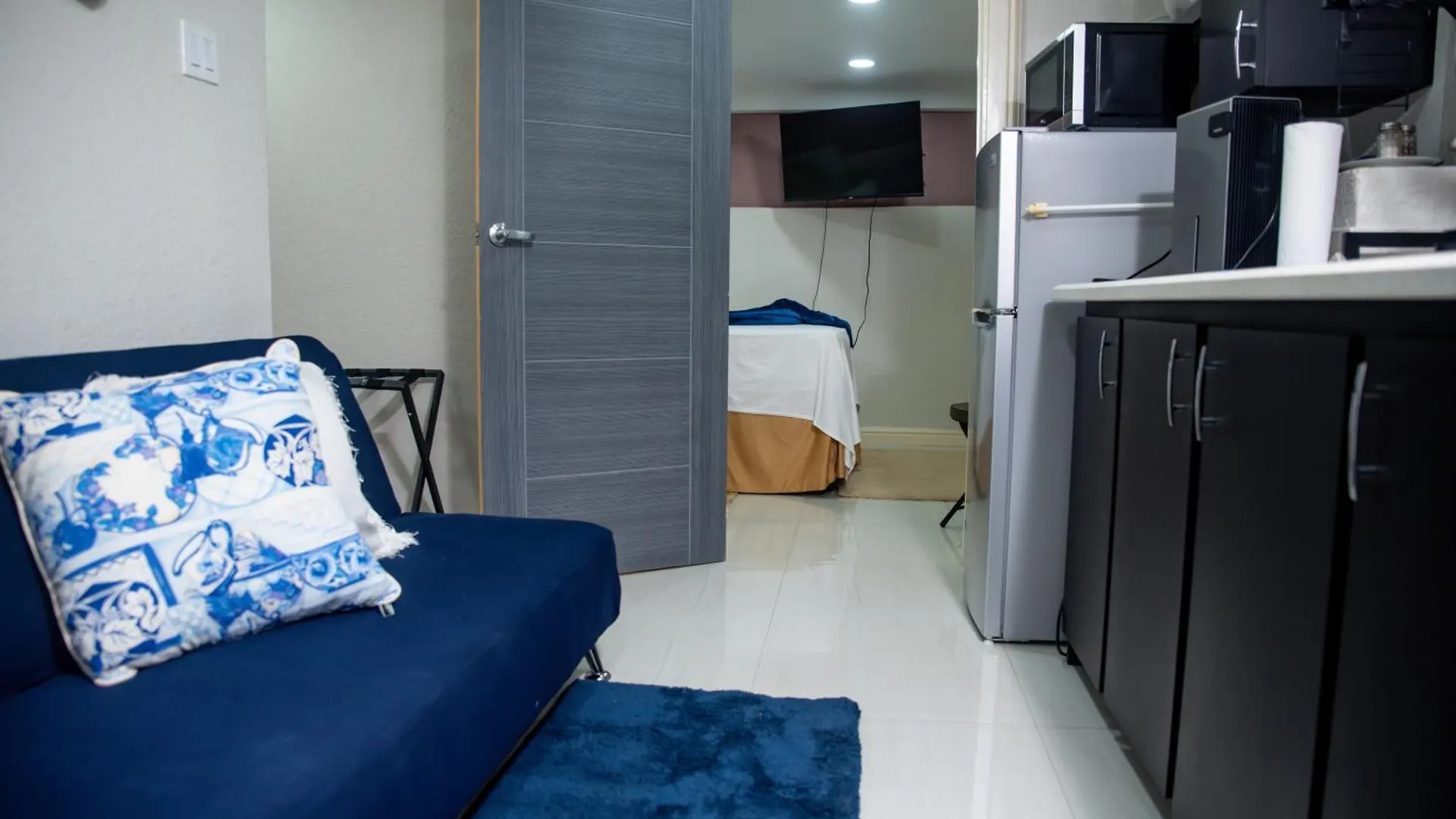 Top Bay Apartments - All 5 Units مونتيغو باي جامايكا
