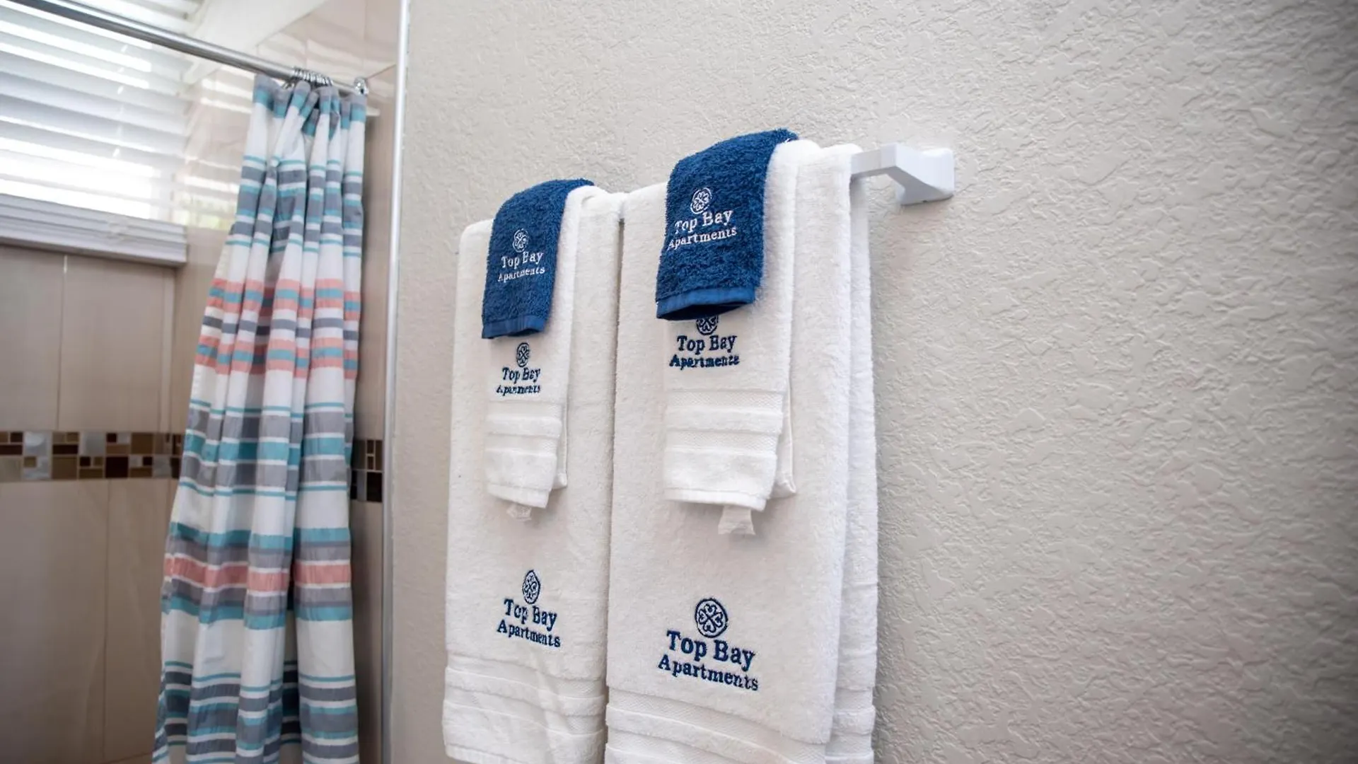 Top Bay Apartments - All 5 Units مونتيغو باي